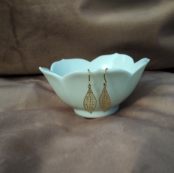 Handmade Delicate Lightweight Mini Leaf Filigree Earrings Laser Cut Gold New - Picture 7 of 11